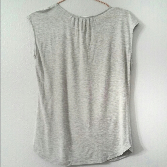 Two by Vince Camuto grey top size xs - Picture 2 of 4